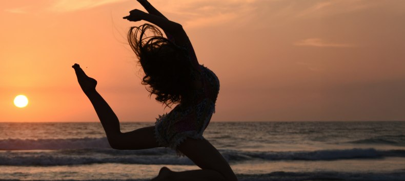 Free dance, &copy; Foto von Adriana Aceves auf Unsplash
