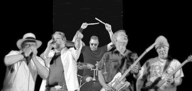 &copy; Roosters Farm