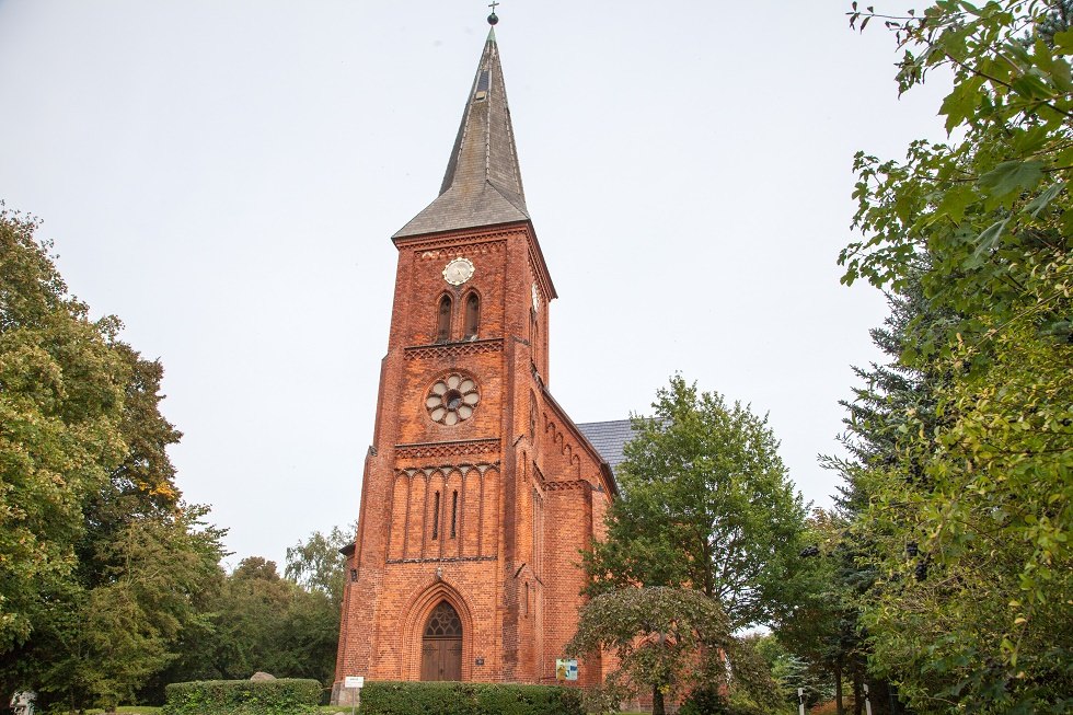 De dorpskerk van Carlow vanaf de torenzijde., © Frank Burger