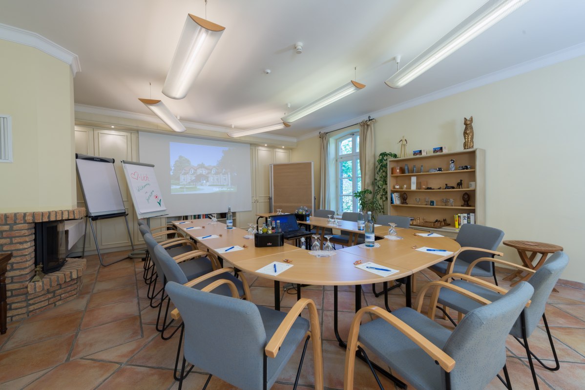 Seminariezaal voor buitenspelers in het landhuis Settin // © Resort Gut Settin Seminariezaal voor buitenspelers in het landhuis Settin // © Resort Gut Settin