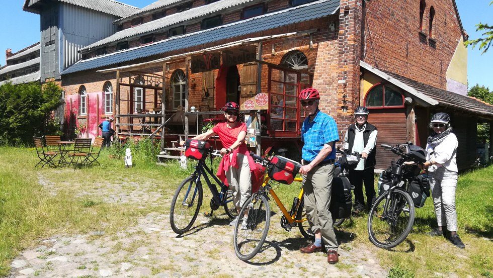 Fietsende gasten bij het proVie-theater in Hohenbüssow/Tollensetal, © Leo Kraus