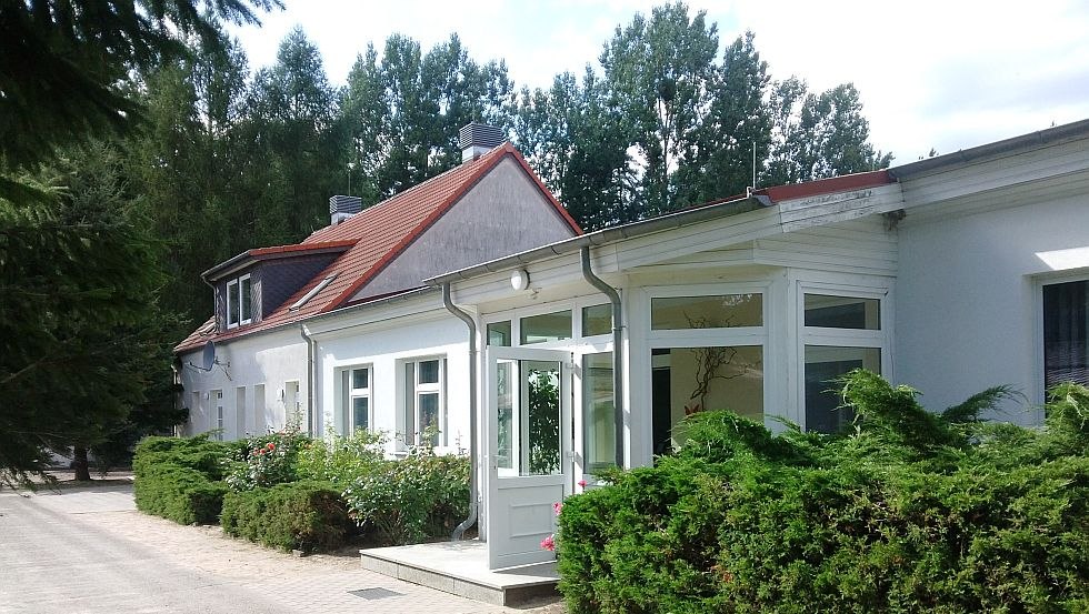 Hier is onze zaal om te eten, feesten, vergaderen en chillen, © JBS Am Kutzow- See