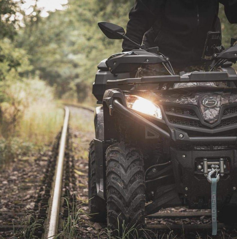 Quadrijden op een natuurvriendelijk parcours tijdens een begeleide tocht van Eichi’s Landtour in het Mecklenburgse merengebied. // © Eichis Landtour Quadrijden op een natuurvriendelijk parcours tijdens een begeleide tocht van Eichi’s Landtour in het Mecklenburgse merengebied. // © Eichis Landtour