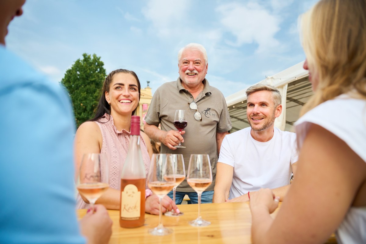 At the Schwerin Wine Festival, guests and winemakers mingle in the Alter Garten. Nestled between the castle, the museum, and the theater, this historic square becomes a gathering place for wine lovers every year. // &copy; LHSN/Celien Graubaum