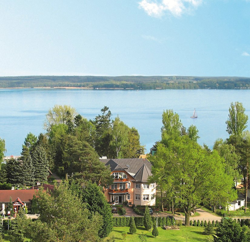 Luftaufnahme-Aparthotel-Am-See, © Rundbus Plauer See Luftaufnahme-Aparthotel-Am-See, © Rundbus Plauer See