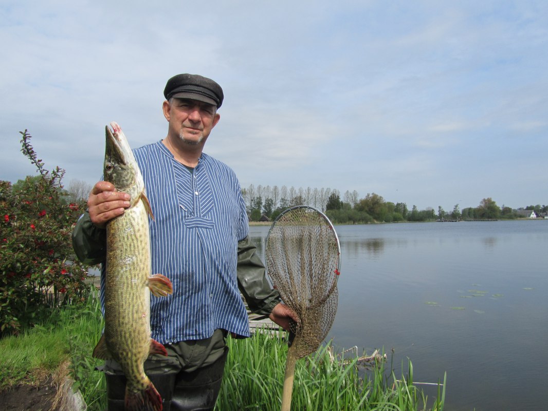 Rybak Jens Düse ze szczupakiem z Teterow, © Jana Koch Rybak Jens Düse ze szczupakiem z Teterow, © Jana Koch
