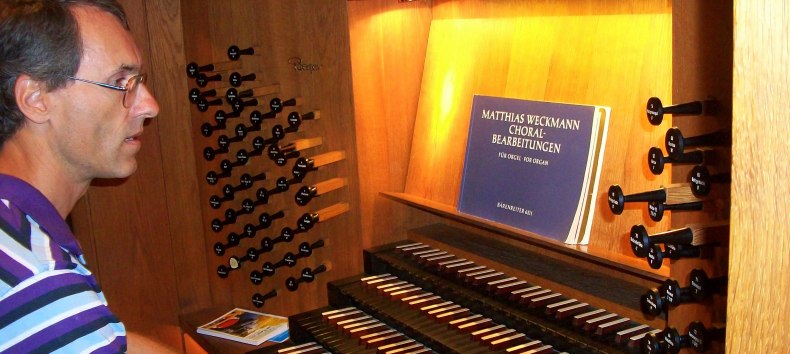 Alex Bergstedt an der Orgel // &copy; Alex Bergstedt