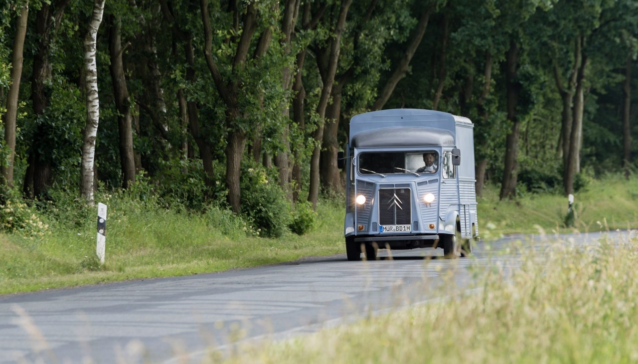 Bluhm's Delikat is met zijn foodtruck onderweg als cateraar voor verschillende evenementen in Mecklenburg-Vorpommern., © Julian Prochnow