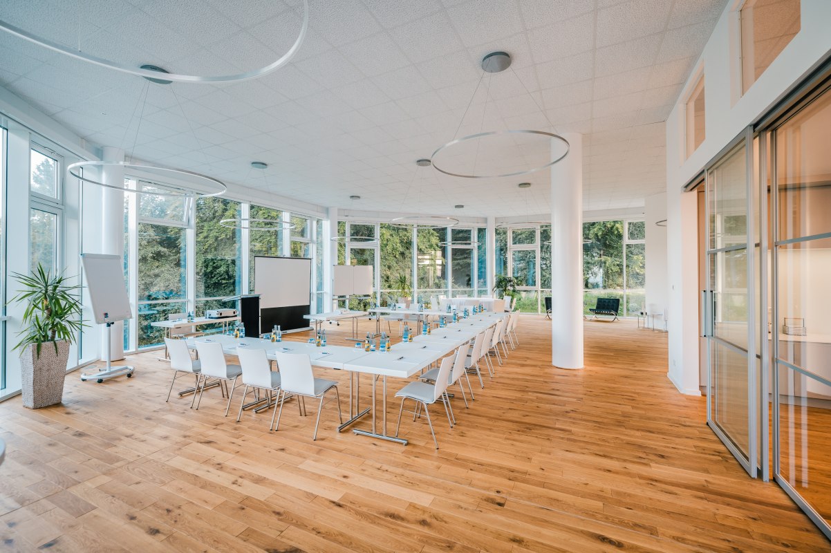 Binnenzicht van de evenementenhal Oktagon Schloss Ranzow // © Schloss Ranzow / FotoArt Mirko Boy Binnenzicht van de evenementenhal Oktagon Schloss Ranzow // © Schloss Ranzow / FotoArt Mirko Boy