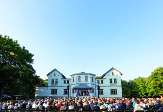 Konzert im Park von Schloss Schwiessel // © Oliver Borchert Konzert im Park von Schloss Schwiessel // © Oliver Borchert