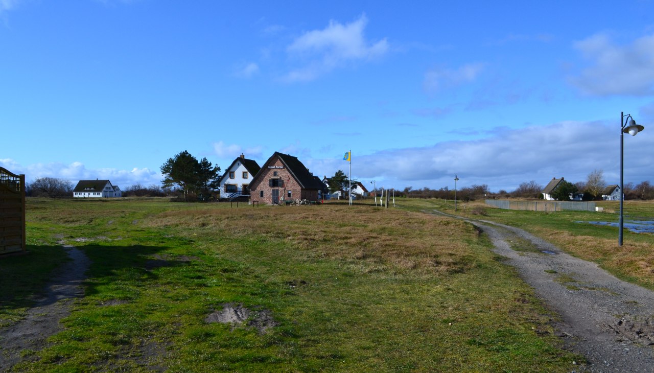 Wiata klatkowa "Groot Partie" w Neuendorf, © Hiddenseer Hafen- und Kurbetrieb Wiata klatkowa "Groot Partie" w Neuendorf, © Hiddenseer Hafen- und Kurbetrieb