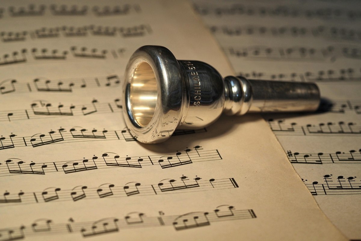 Mouthpiece & sheet music // &copy; pixabay