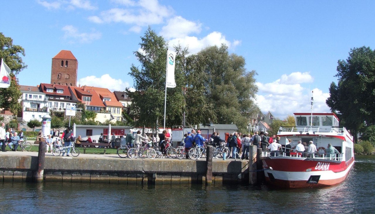 Prom Diana na kamiennym molo, © Weisse Flotte Müritz