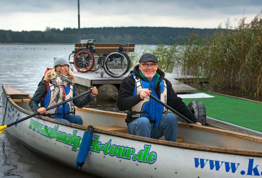 In het Nationaal Park Müritz zijn er verlaagde loopbruggen die ook rolstoelgebruikers toegang geven tot de kano's., © TMV/Ulrich