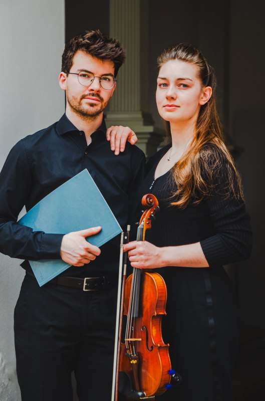 Roman Hinz (piano) och Anna Lang (fiol) // © Friederike Schwarz Roman Hinz (piano) och Anna Lang (fiol) // © Friederike Schwarz