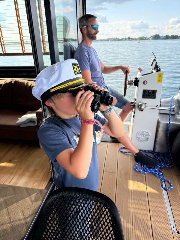 Ahoy houseboat charter // © Ahoi Hausboot-Charter Ahoy houseboat charter // © Ahoi Hausboot-Charter