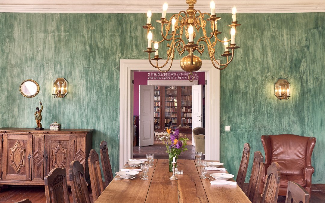 Gezellig rond de tafel bij de kookcursus op kasteel Schmarsow, © TVV/Pocha Burwitz