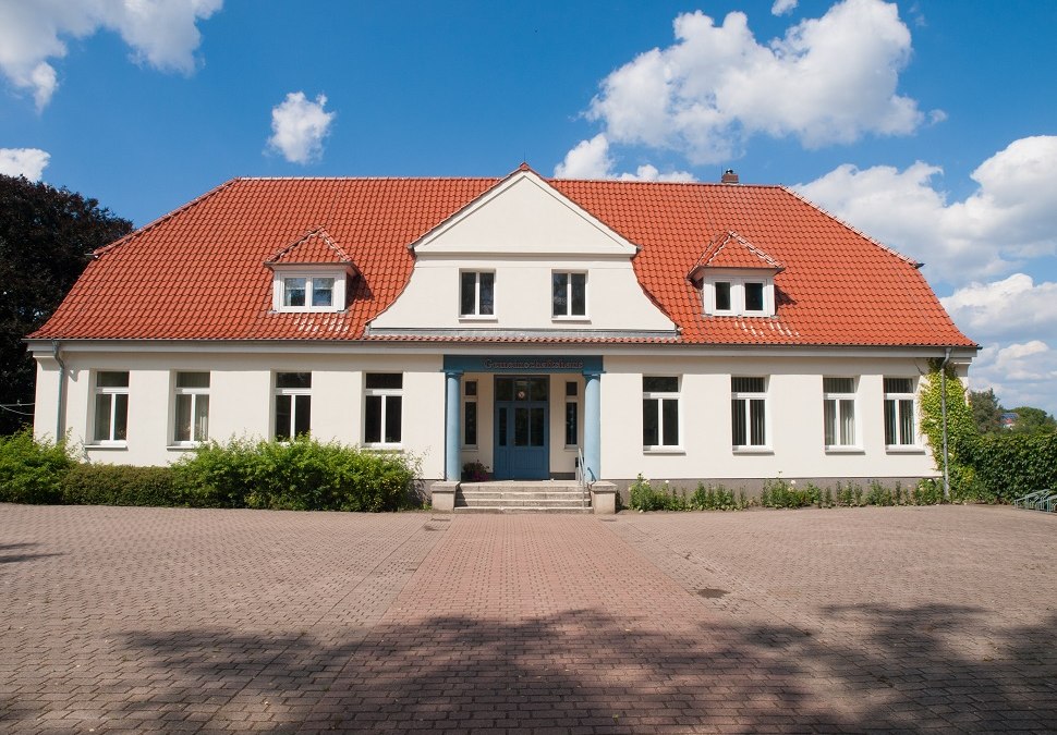 Frontal image of the community center Sanitz, © Frank Burger