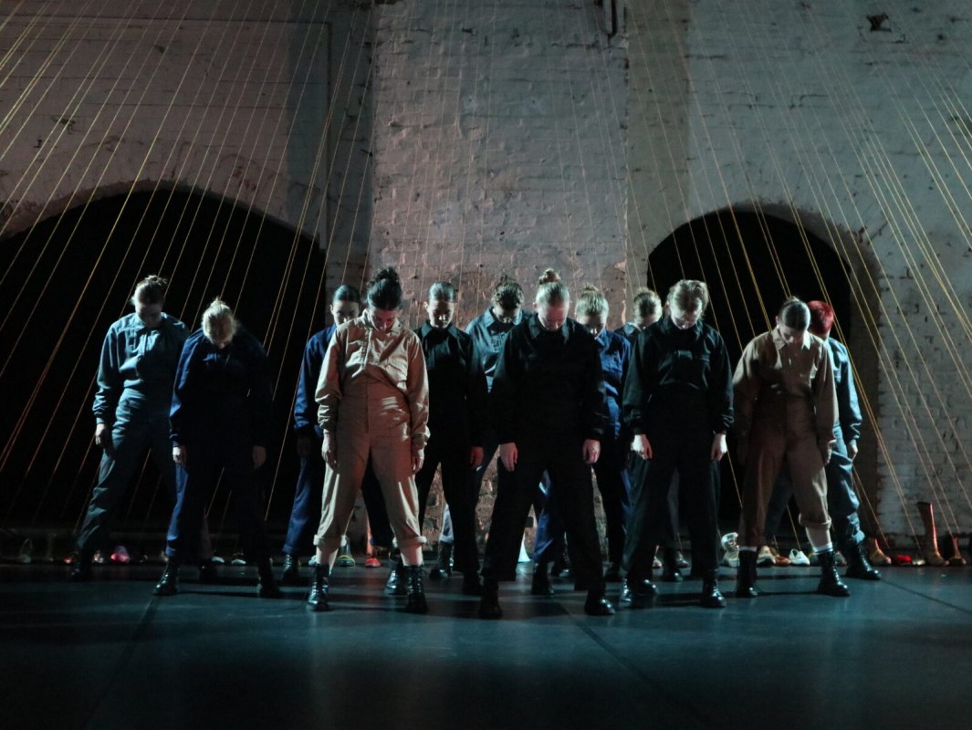 &copy; Perform[d]ance