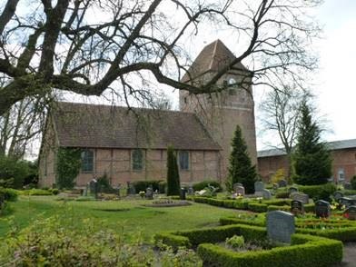 J&uuml;rgenstorf church with cemetery, &copy; Gemeinde J&uuml;rgenstorf