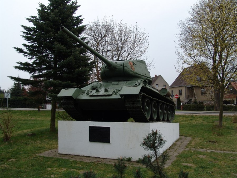 Tank monument in Lalendorf - Russian tank of the type T-34, © B. Fischer Tank monument in Lalendorf - Russian tank of the type T-34, © B. Fischer