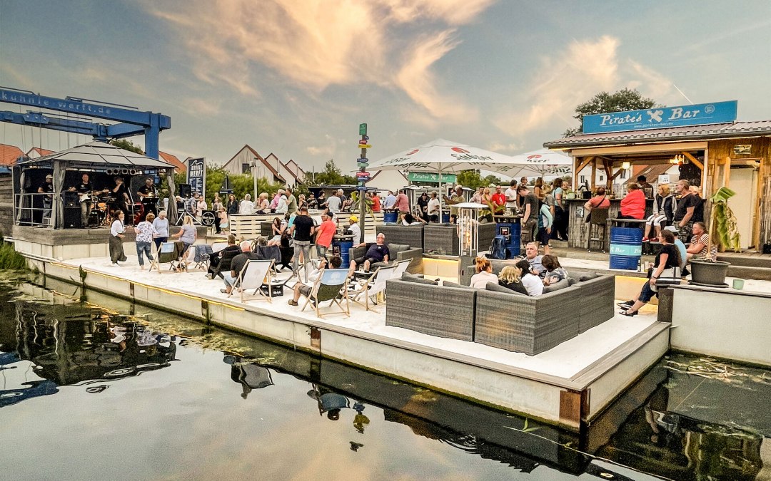 Piratenbar in het havenresort Müritz, © Kuhnle-Tours