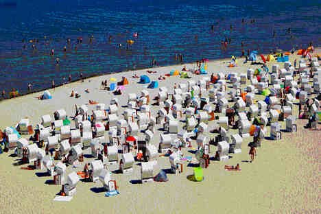 © Sigrid Henschel, Ferien auf der Insel, Mischtechnik. (c) Sigrid Henschel © Sigrid Henschel, Ferien auf der Insel, Mischtechnik. (c) Sigrid Henschel