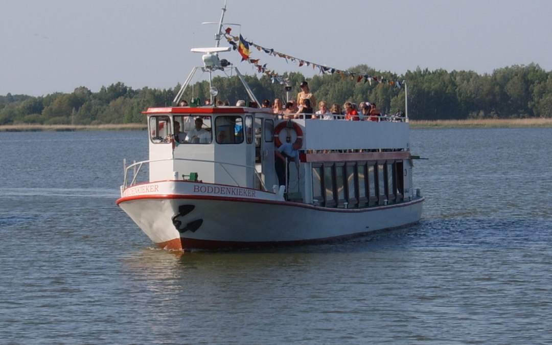 Rejsy w obie strony z poszczególnych portów lub zaplanowane rejsy z portu do portu, © Fahrgastschifffahrt Kruse & Voss