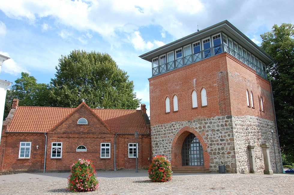 The Amtsberg Tower and the Museum of Local History now house exhibitions. // &copy; Gabriele Skorupski