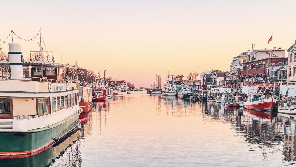 &copy; Lesley Kirchner