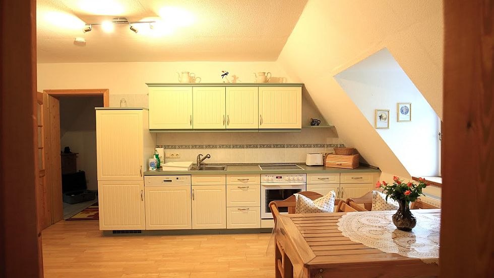 W nowoczesnej kuchni znajduje się również część wypoczynkowa, © Ferienwohnung Thien