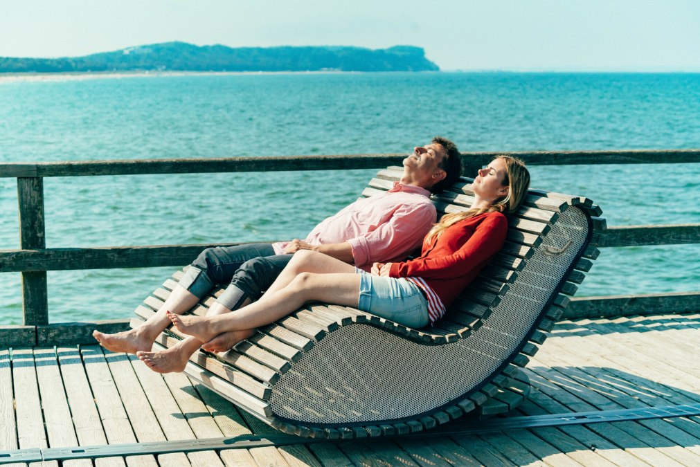 Relaxing on the pier in Baltic resort Goehren, © TMV/H2F