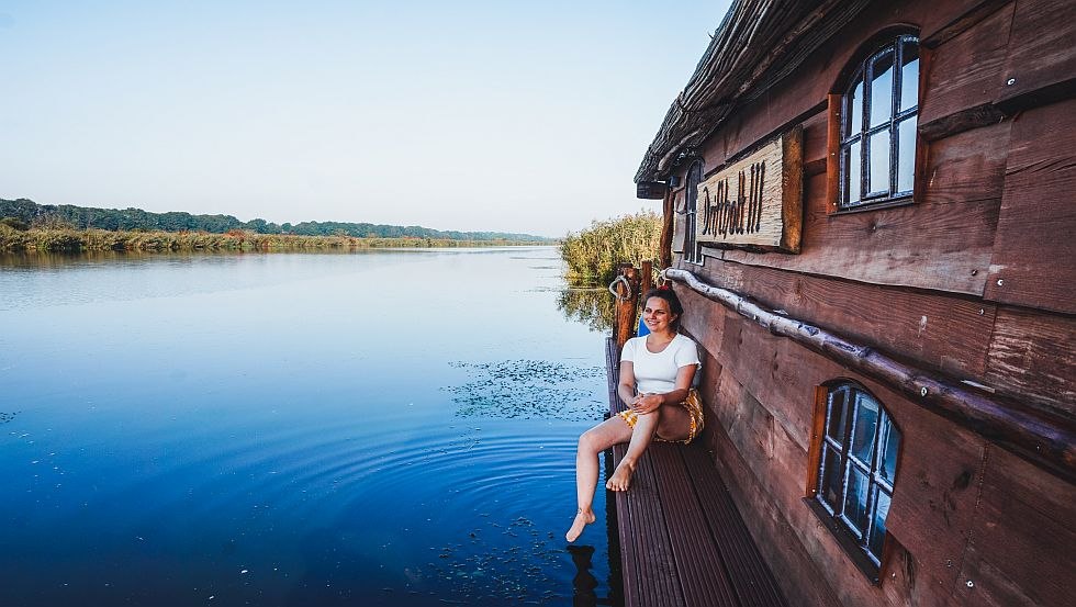 De beste manier om te ontspannen in de natuur is een rafttocht op de rivier de Peene // © MV-T/WorldonaBudget De beste manier om te ontspannen in de natuur is een rafttocht op de rivier de Peene // © MV-T/WorldonaBudget