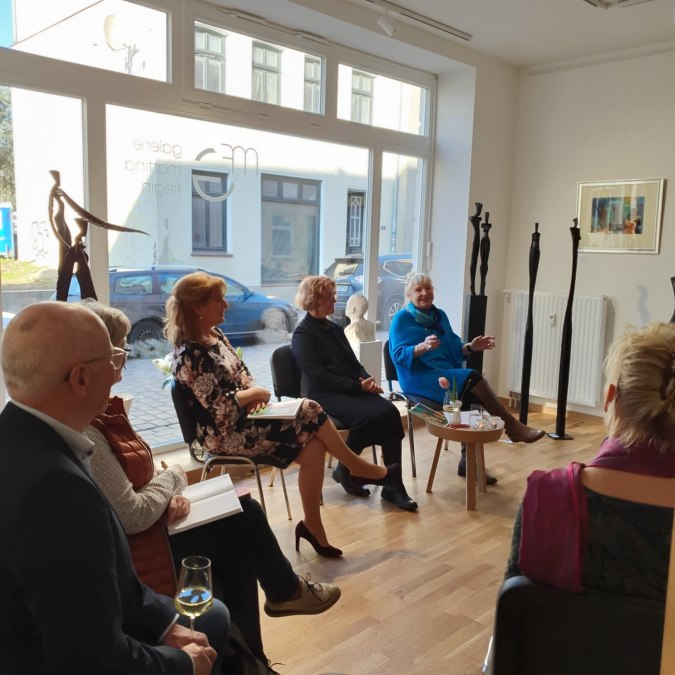 Artist talk with Karin Zimmermann (from left to right: Martina Fregin, Karin Zimmermann, Ditte Clemens), &copy; Annette Hintz