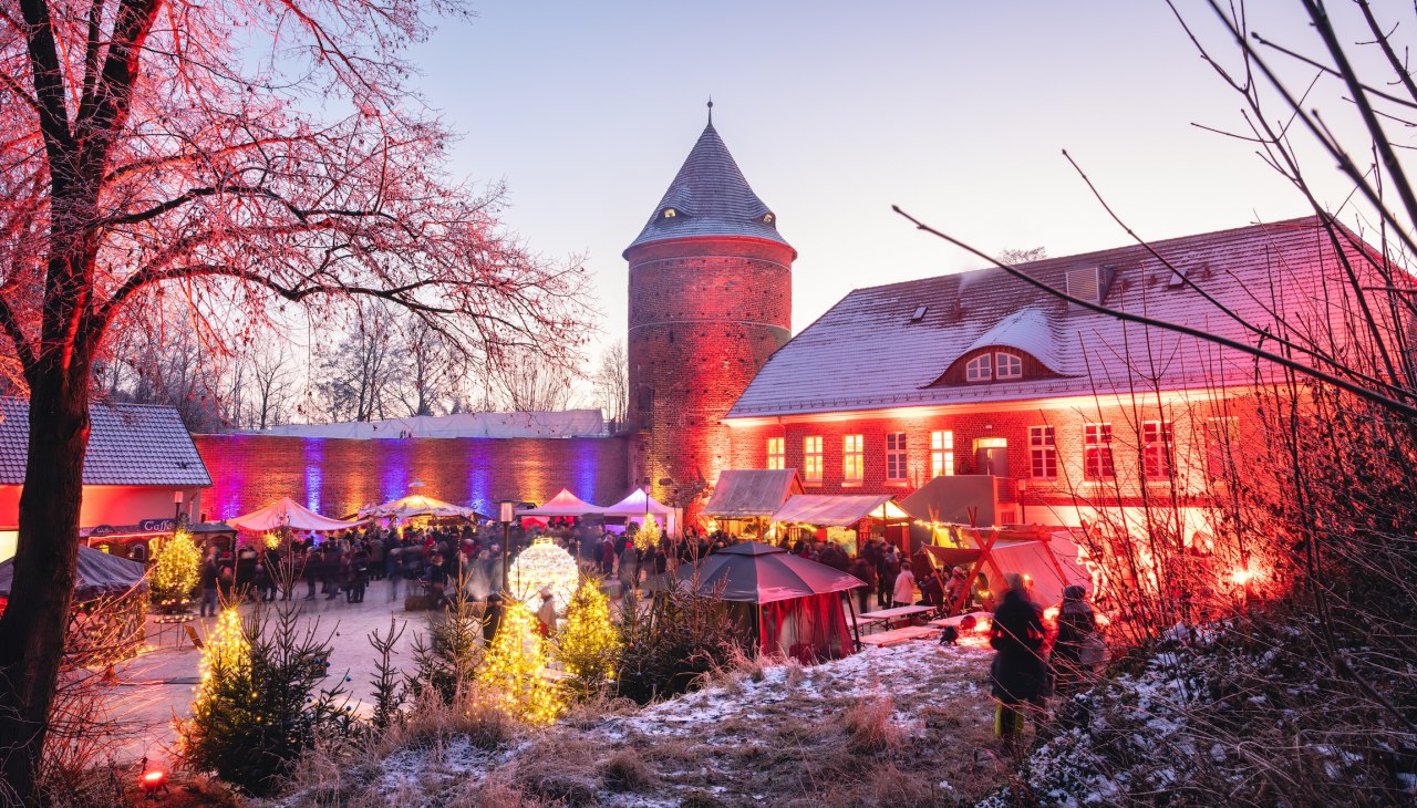 Weihnachtsmarkt Burg Plau am See Winter Schnee_9, © TMV/Gross