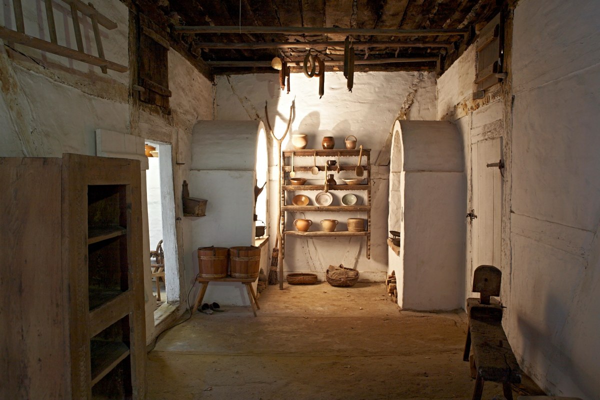 Przedpok&oacute;j w chacie pasterskiej - Skansen Mue&szlig;, &copy; Volker Janke