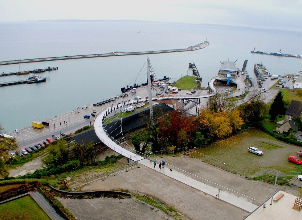 Pedestrian bridge to the city harbor from above, © Tourismuszentrale Rügen