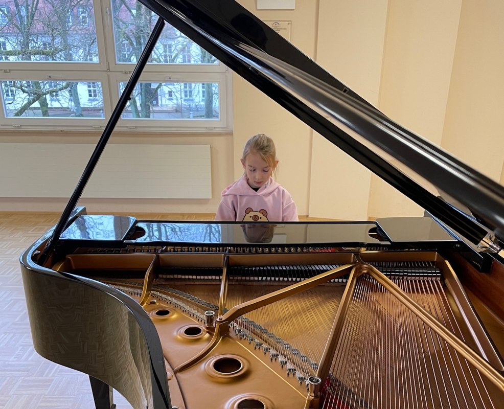 8-year-old Greta Schmidt is also looking forward to her big performance., &copy; Kon.centus