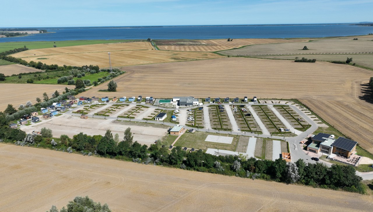 Prima Camping Resort Boddenblick z lotu ptaka nad zatoką Bodden, © Prima Camping Resort Boddenblick