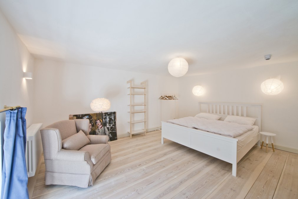 Sypialnia w mieszkaniu duńskim na zamku Retzow, &copy; DOMUSImages