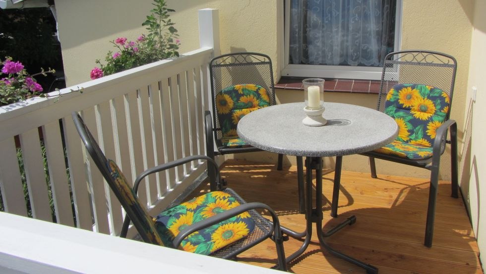 Słoneczny balkon apartamentu wakacyjnego Haus Birgit // © Birgit Prüter Słoneczny balkon apartamentu wakacyjnego Haus Birgit // © Birgit Prüter