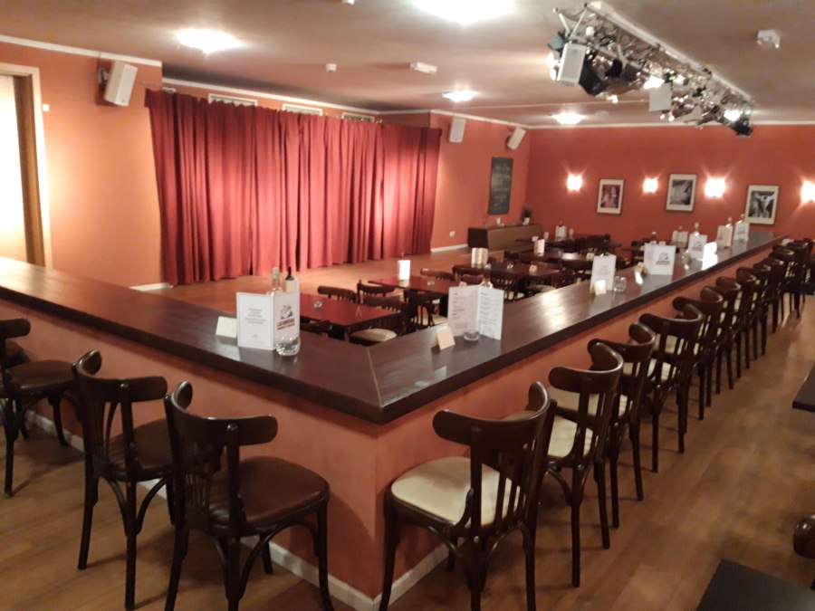 Speelzaal van cabaret Lachmöwe, © Lachmöwe