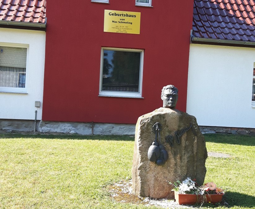 Kamień upamiętniający Maxa Schmelinga przed Geburshaus, © Angelika Michaelis