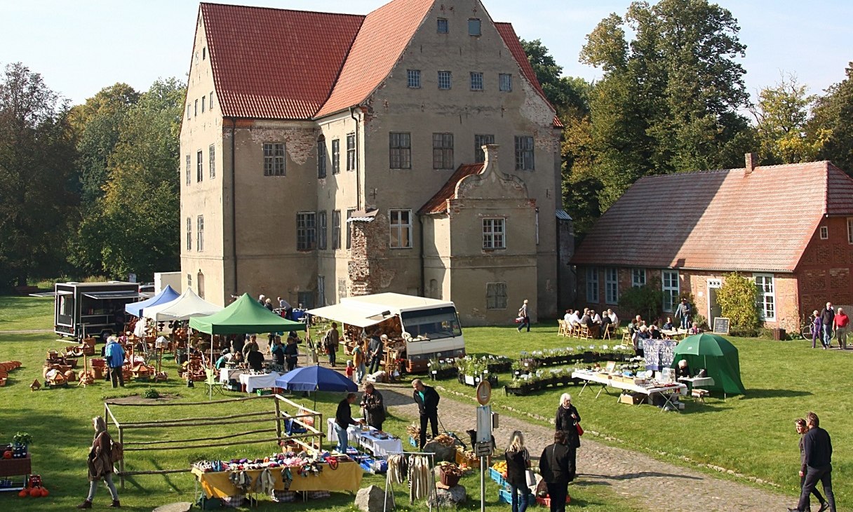 Markt op kasteel en landgoed Ludwigsburg (bij Greifswald), © Archiv Förderverein Schloss- und Gutshofanlage Ludwigsburg e. V.
