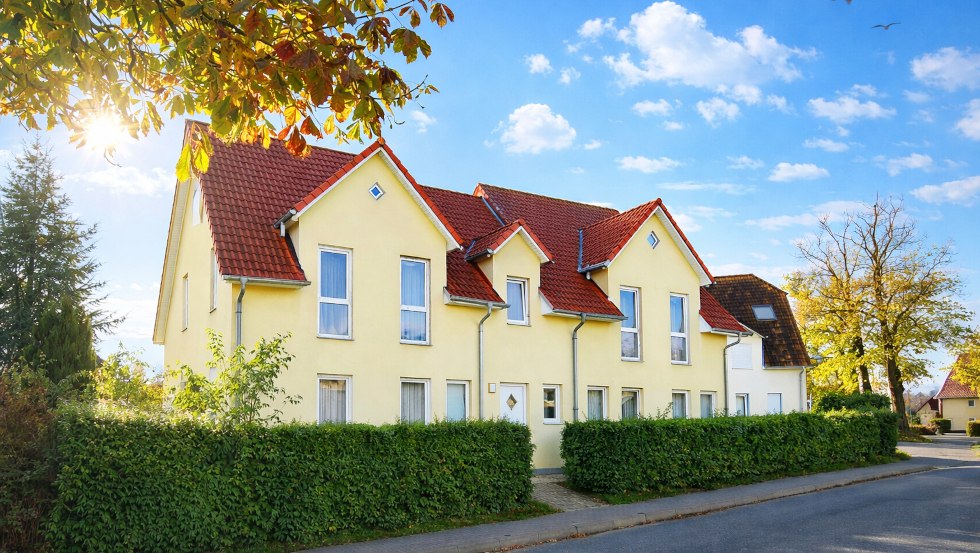 Möwe Apartment Building: Exterior View // © Appartementhaus Möwe Möwe Apartment Building: Exterior View // © Appartementhaus Möwe