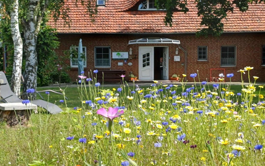 Pension Redefin main house with guest garden, © Pension Redefin GbR