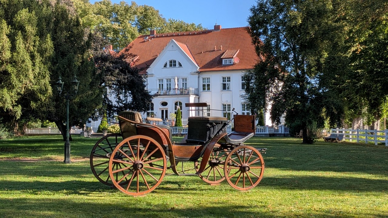 Historische koetsen vinden een nieuw thuis in Badow Castle // &copy; Alexandra Lotz
