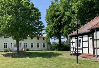 Deel van het landgoed met landhuis // © WERK Gut WOHNEN Schlatkow Deel van het landgoed met landhuis // © WERK Gut WOHNEN Schlatkow
