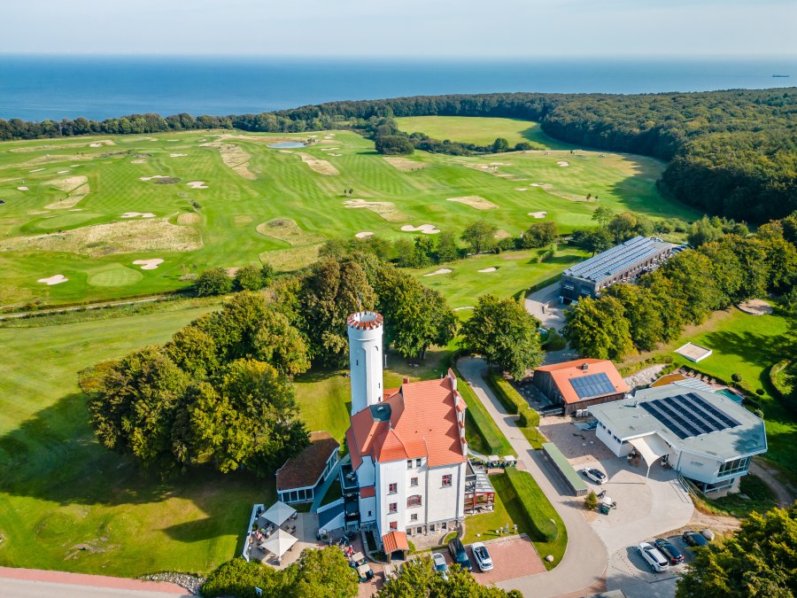 Widok z lotu ptaka na teren zamku Ranzow, © Schloss Ranzow / FotoArt Mirko Boy