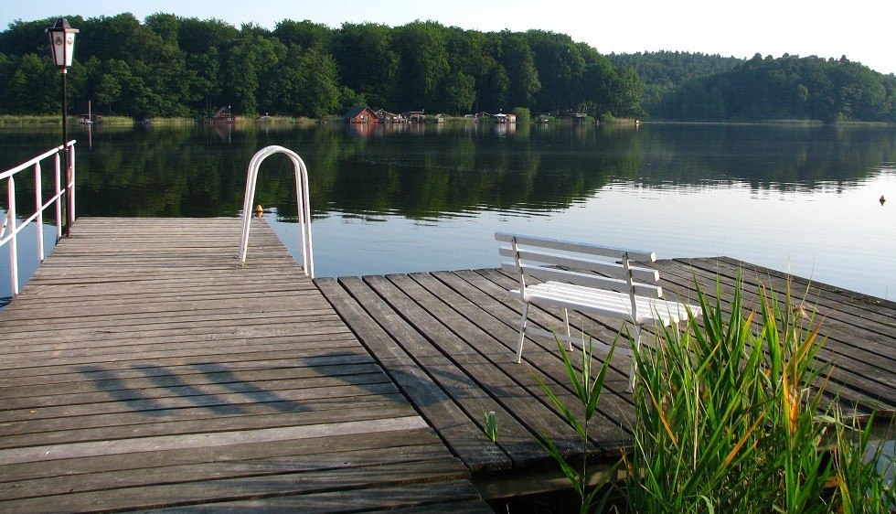 Relaxing in the lake hotel Ichlim with a view of the fog lake, © Seehotel Ichlim